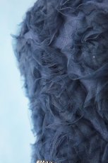 画像17: 数量限定 / ラグジュアリーなバラ模様のリボンテープ刺繍入りネイビー(紺色)フレアーロングドレス (17)