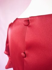 画像9: 【高品質】とろみが美しいモードサテンの赤いブラウス(単品) (9)