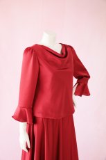 画像6: 【高品質】とろみが美しいモードサテンの赤いブラウス＆ロングスカート(お得なセット) (6)
